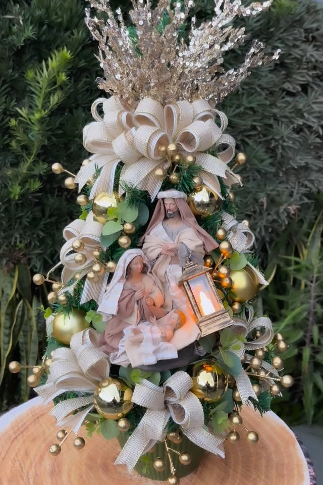 Mini Árvore com Sagrada Família Luz