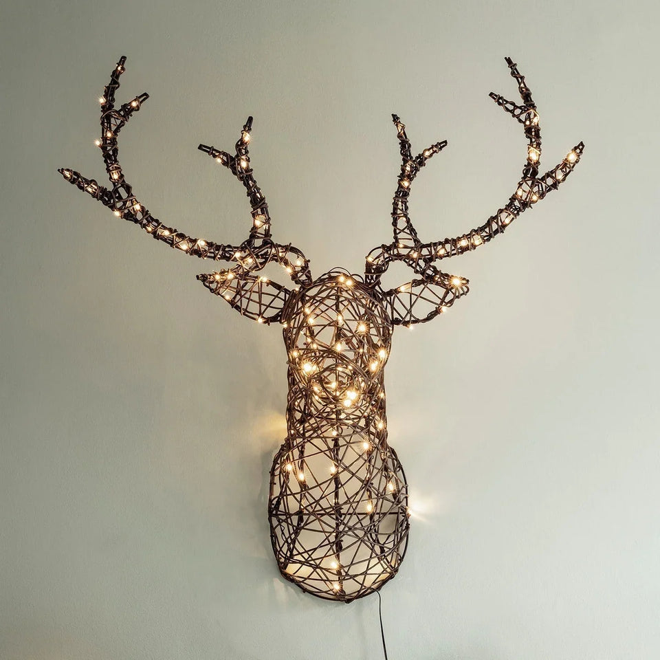 Cabeça de Rena Iluminada de Parede 84 cm – Rattan Sintético com LED Branco Quente