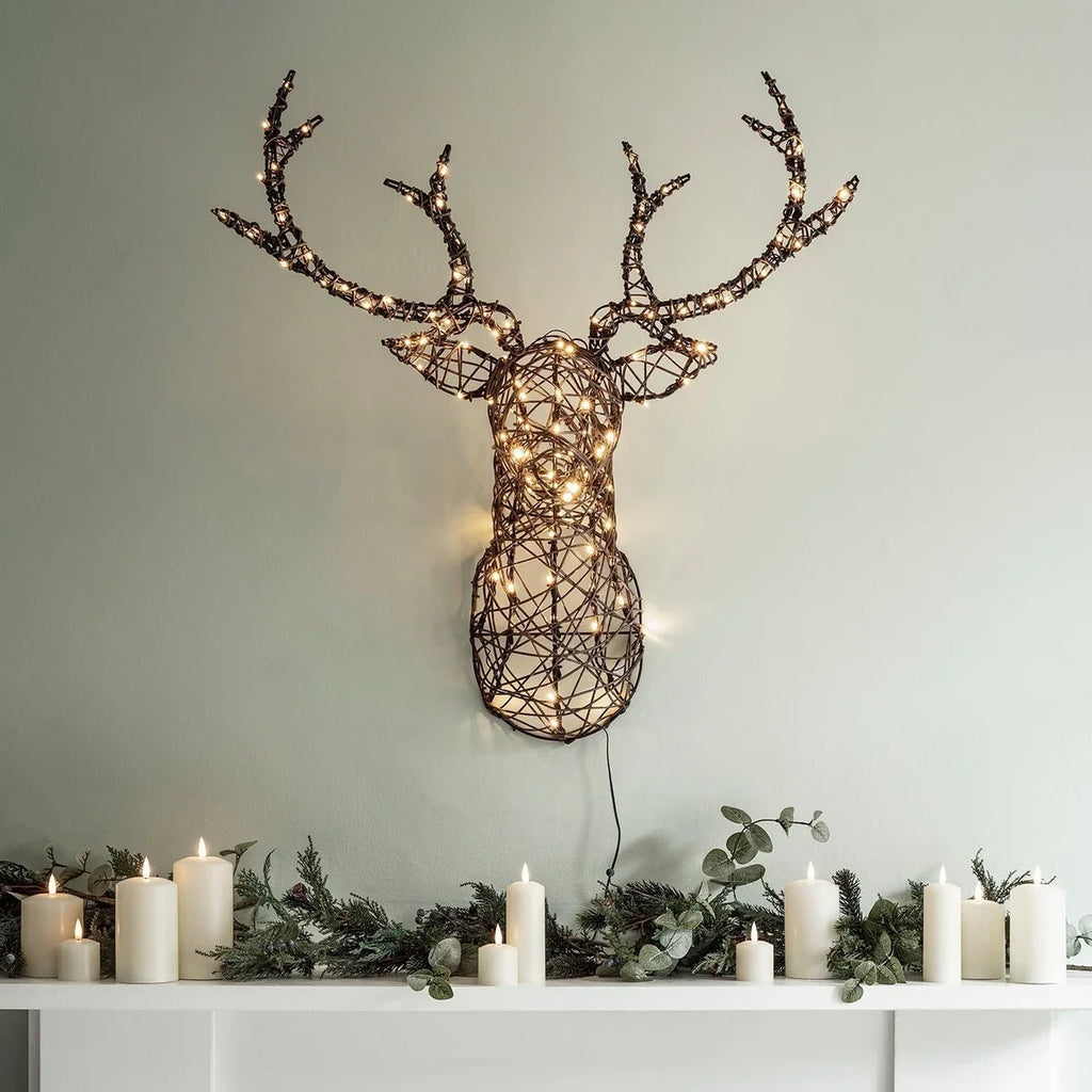 Cabeça de Rena Iluminada de Parede 84 cm – Rattan Sintético com LED Branco Quente