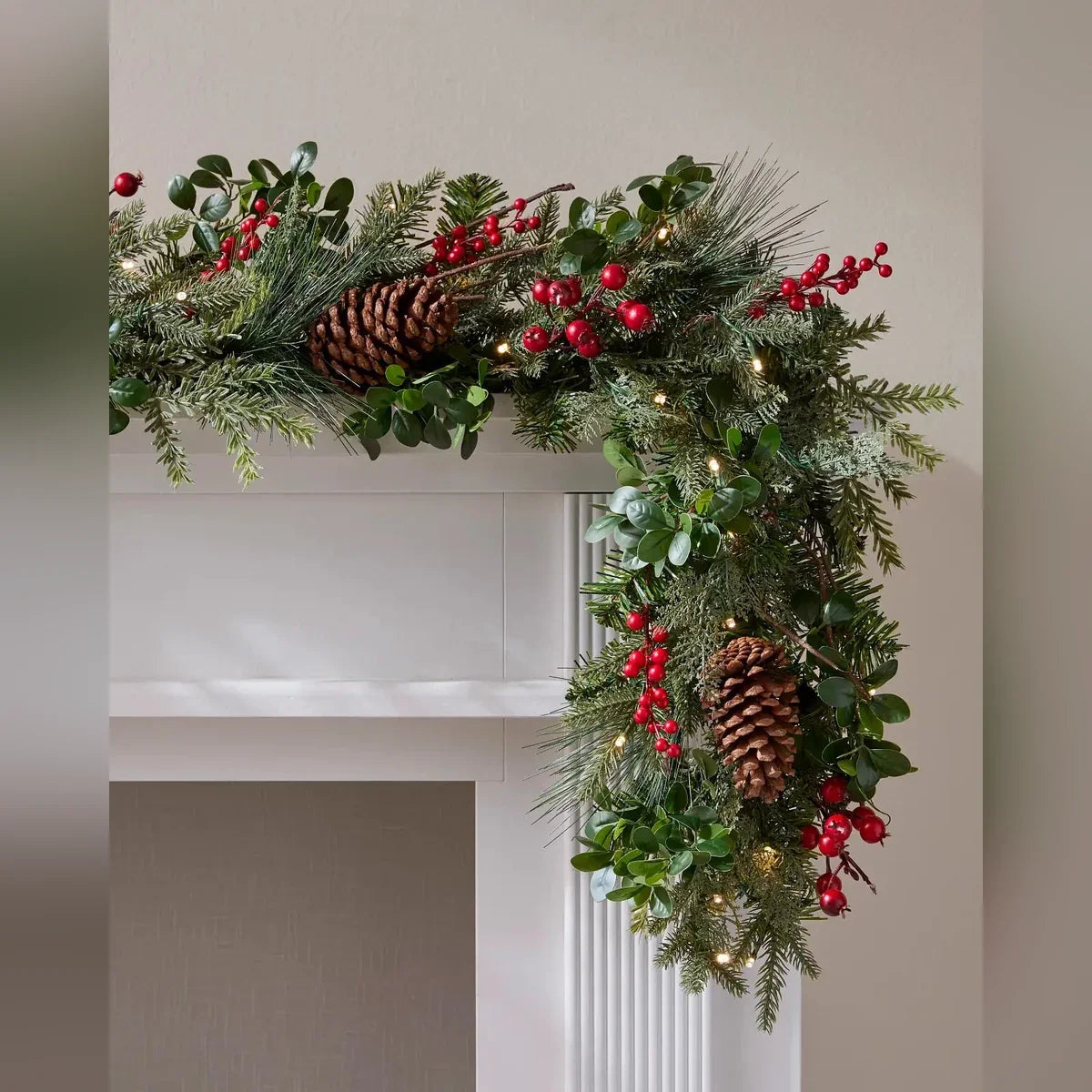 Festão de Natal com Frutinhas Vermelhas e LED – 60 cm x 2 m