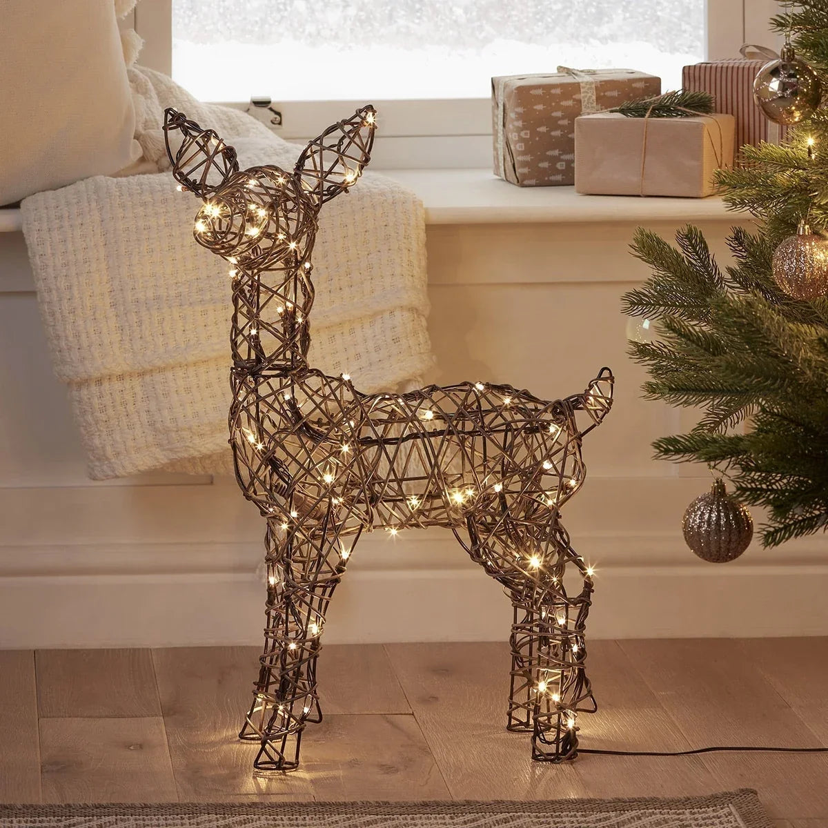 Filhote de Rena Iluminado em Rattan Marrom 60 cm – 80 LEDs Branco Quente