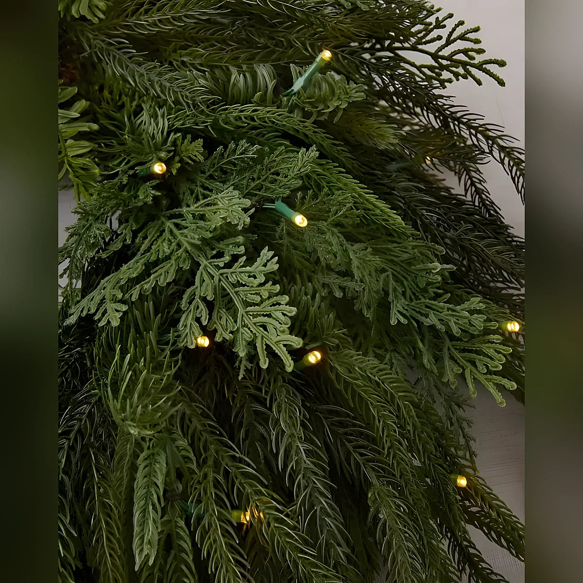 Guirlanda de Natal 90 cm com LED e Folhagens Verdes