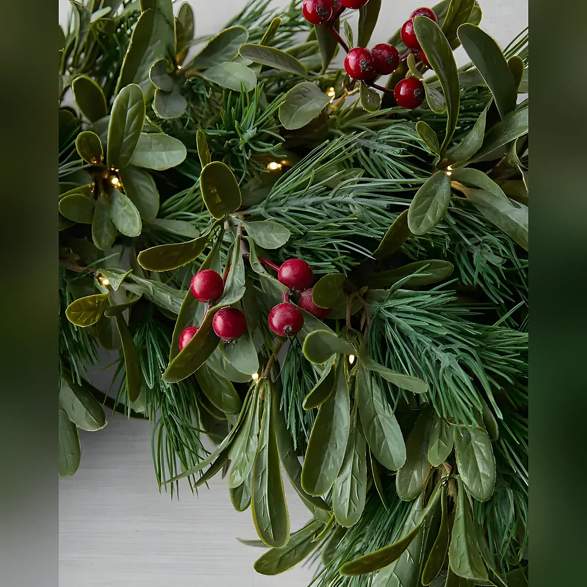 Guirlanda de Natal 90 cm com LED, Folhagens Verdes e Frutas Vermelhas
