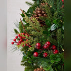 Guirlanda de Natal 90 cm com LED, Laço Bordô, Pinhas e Frutas Vermelhas