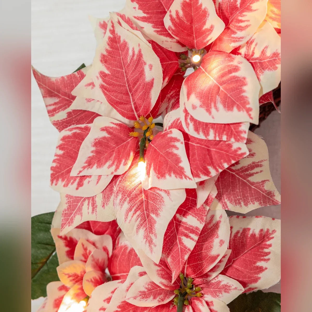 Guirlanda Poinsétia Mesclada com LED 90 cm