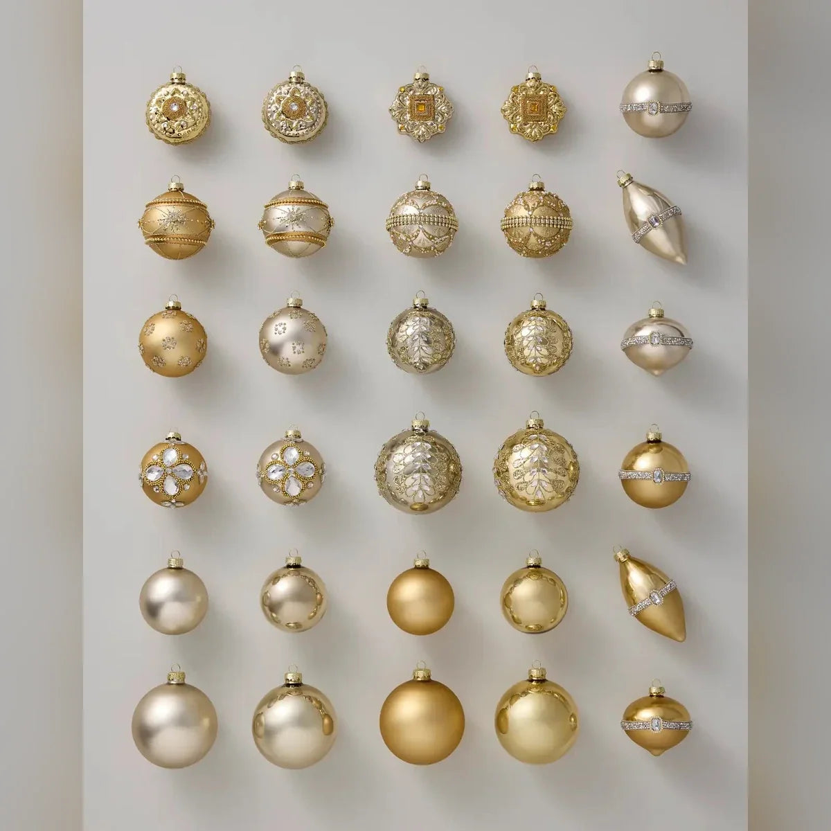 Kit 30 Enfeites para Árvore de Natal Dourado e Champagne com Pedrarias Decorativas