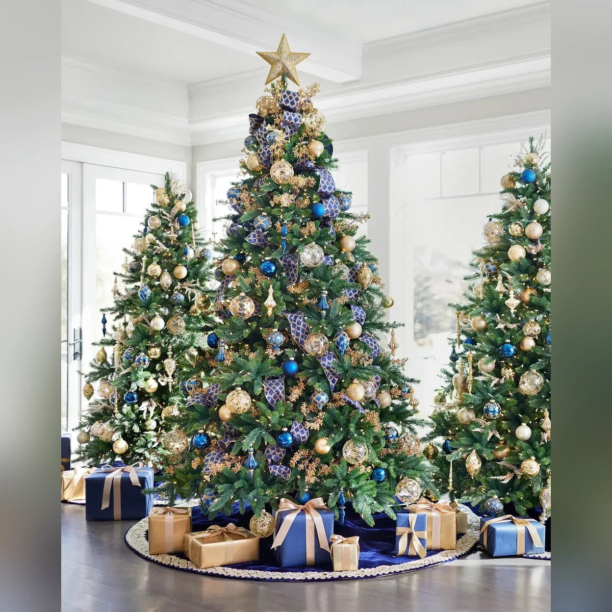 Kit 32 Enfeites para Árvore de Natal Azul e Dourado com Bolas e Pendentes