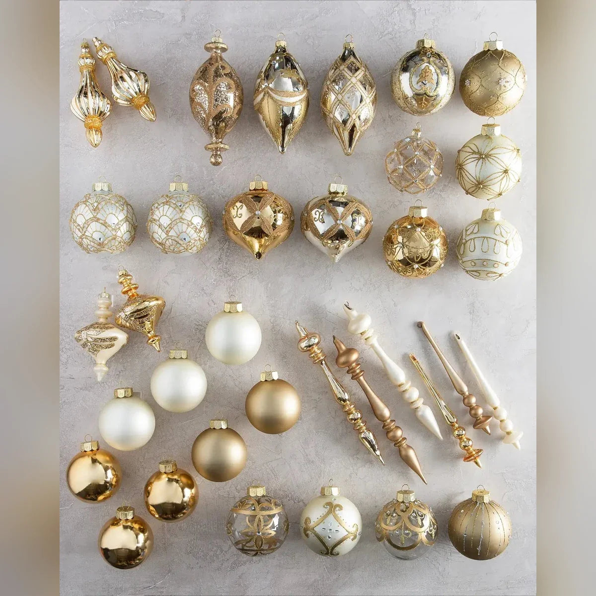 Kit 32 Enfeites para Árvore de Natal Dourado, Champagne e Branco – Bolas e Pendentes