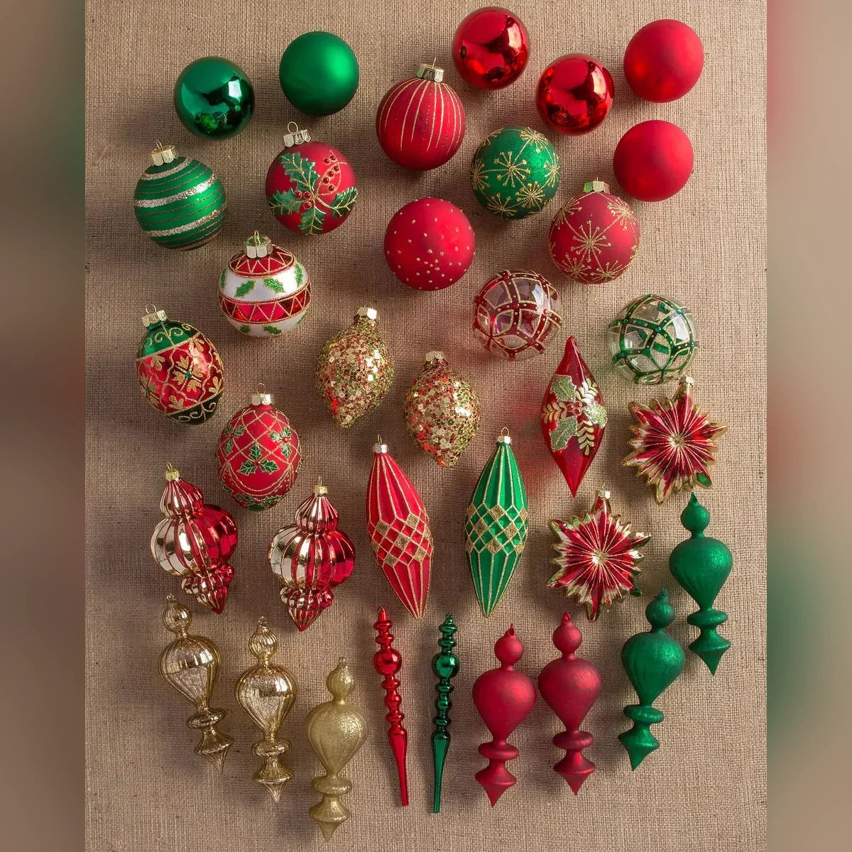 Kit 32 Enfeites para Árvore de Natal Vermelho, Verde e Dourado – Coleção Natal Tradicional