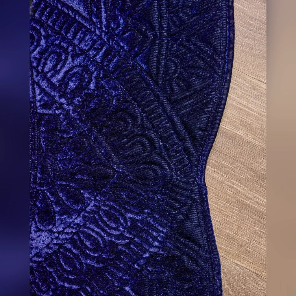 Saia para Árvore de Natal em Veludo Azul Meia-Noite com Relevo