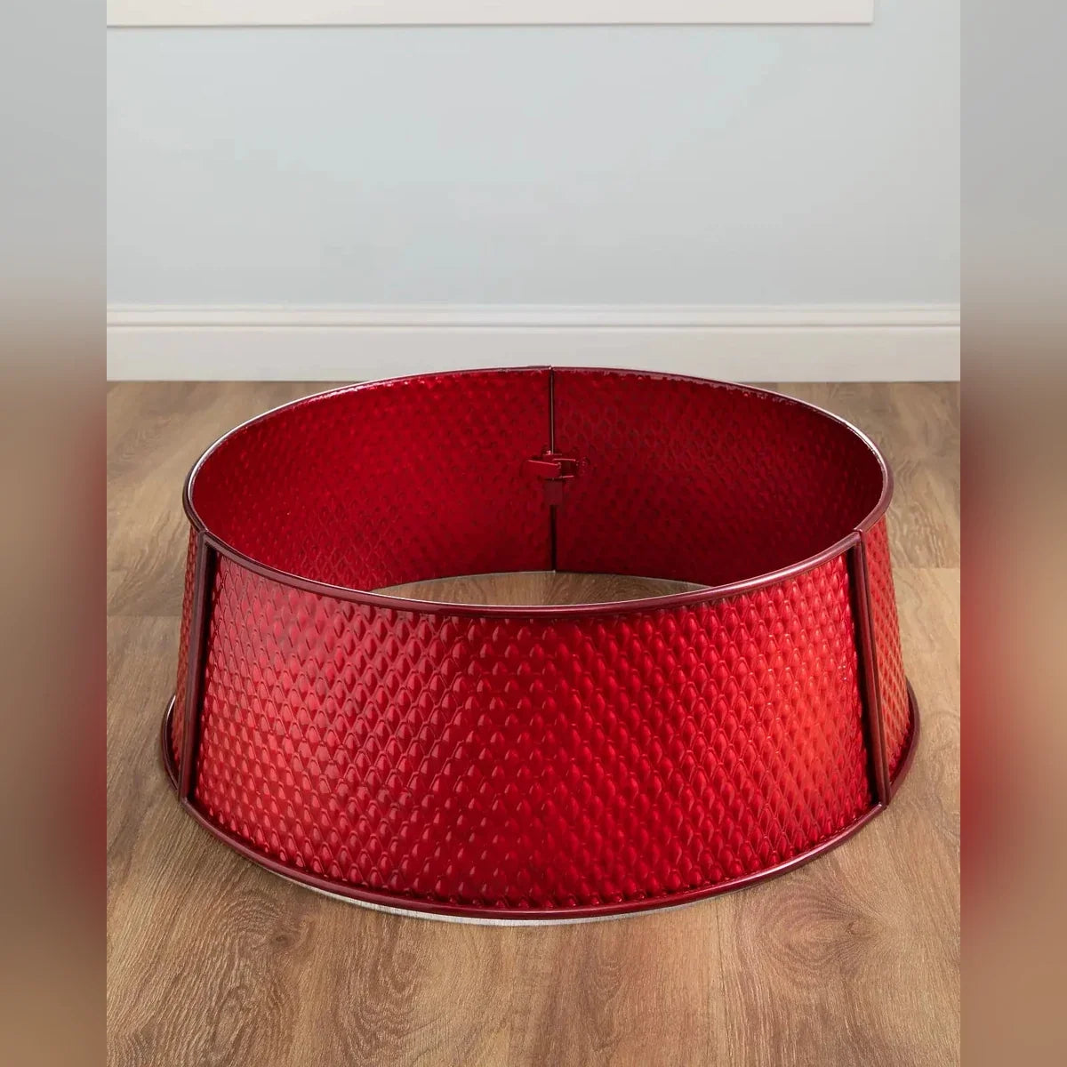 Saia Rígida para Árvore de Natal em Metal Vermelho Texturizado