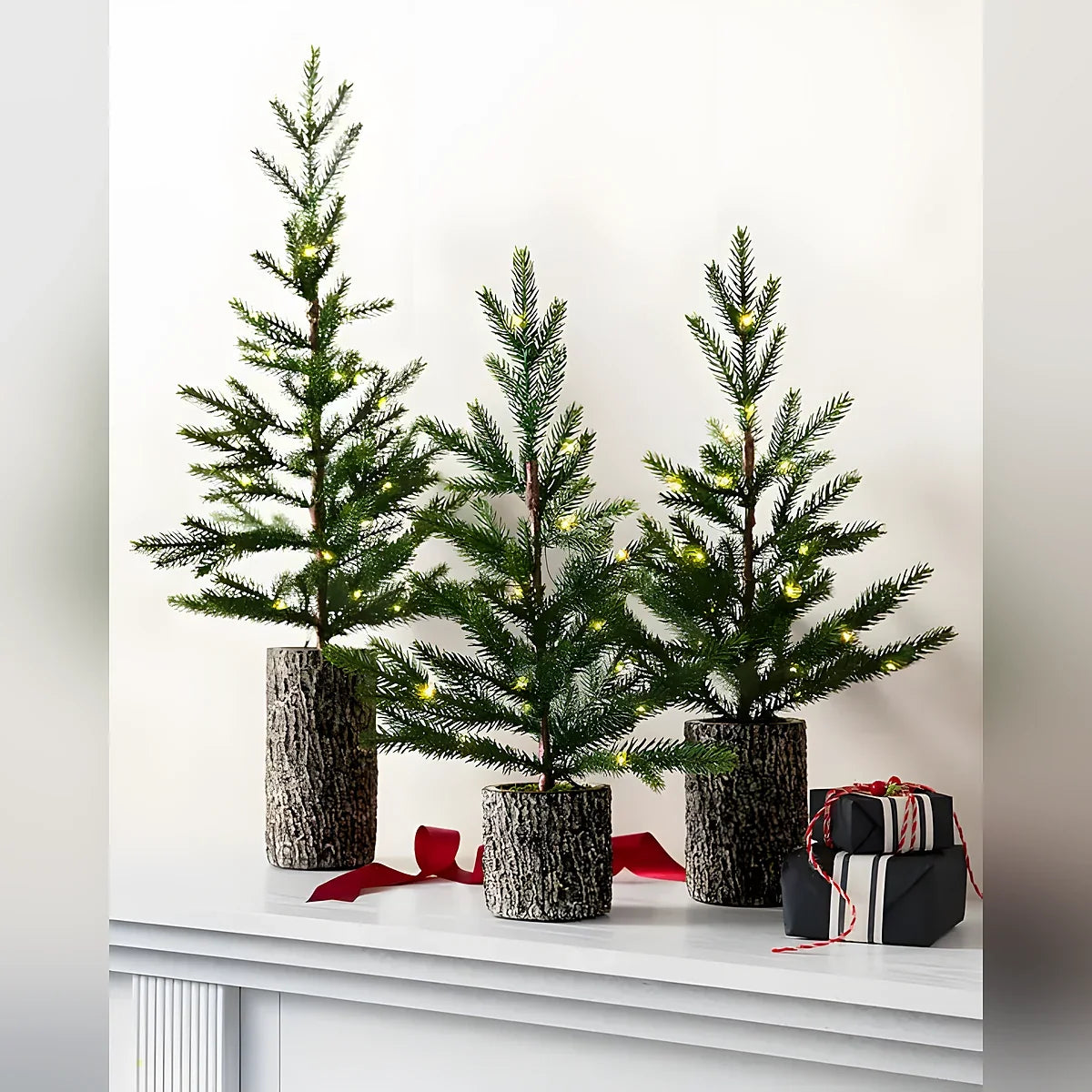 Trio de Mini Árvores de Natal Bosque Encantado com Vasos Rústicos e Luzes LED